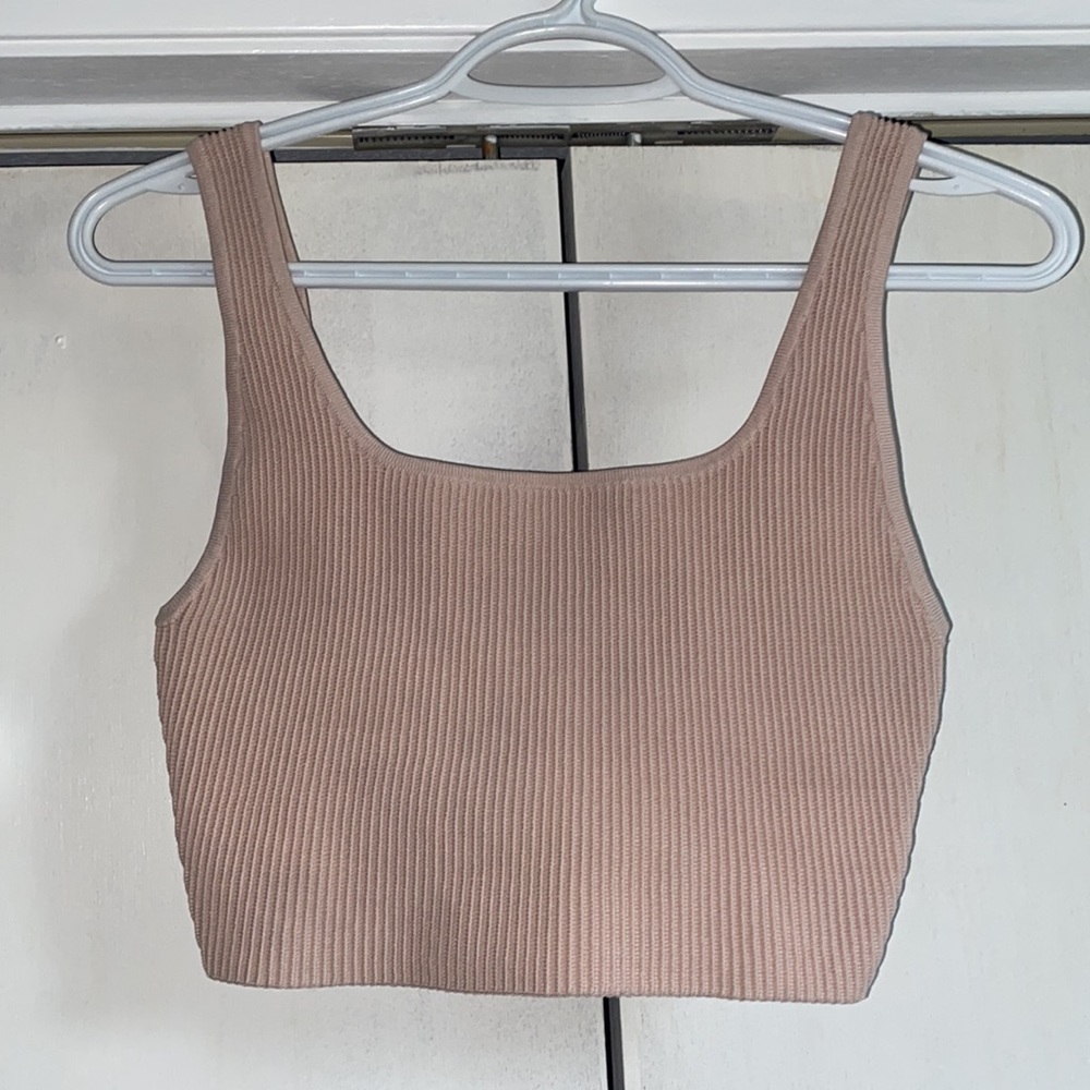 Aritzia Babaton sculpt knit scoopneck cropped tank size small